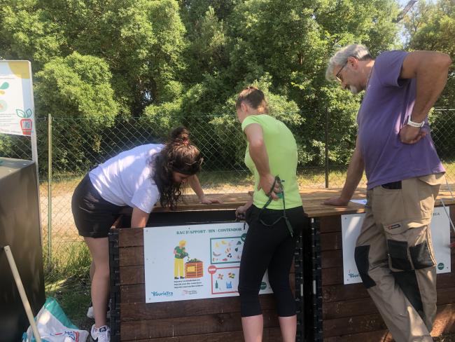 Présentation d'une installation de compostage autonome en établissement